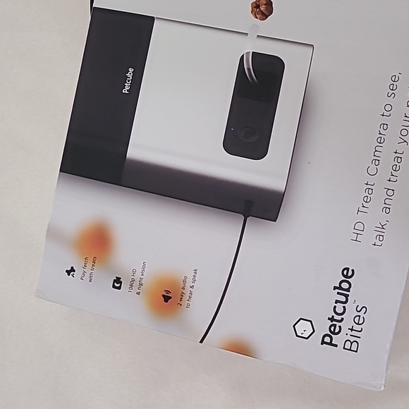 Petcube Bites HD Treat Camera - Picture 3 of 10